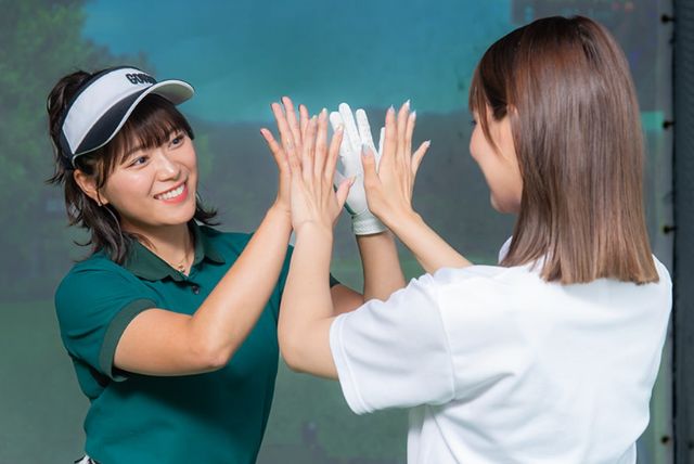 チキンゴルフで楽しくハイタッチ